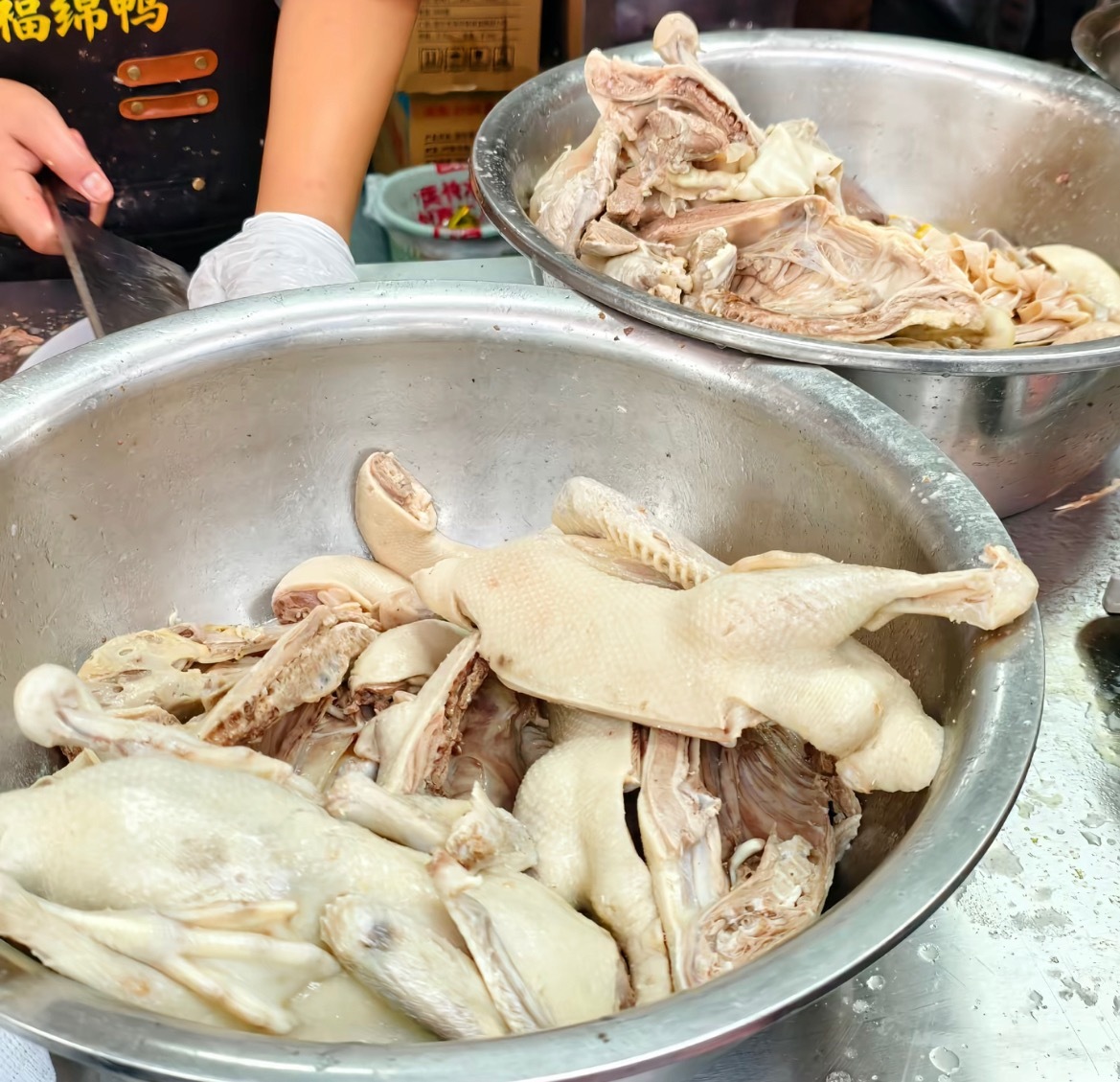 为了这口福绵鸭是时候去趟玉林了玉林福绵鸭堪称白切鸭做法里的惊艳一绝，处理得极致干