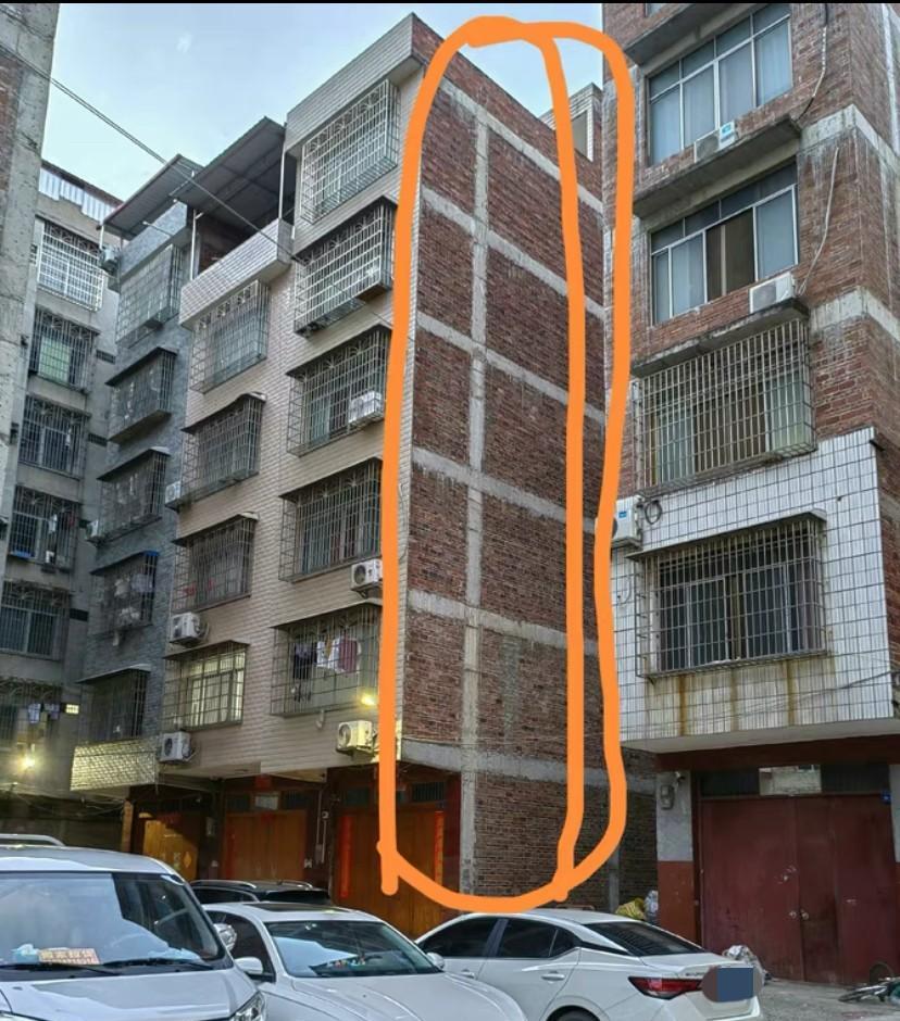 这下好了不拆了！前几年听说要拆迁，我们这边城中村的家家户户，都把自己家房子加盖到