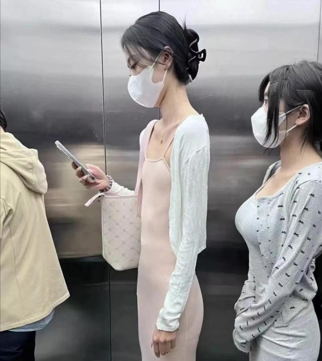 相比较爷爷真不适合带孩子跟奶奶在的时光奶奶带我们回家带奶奶溜达世上