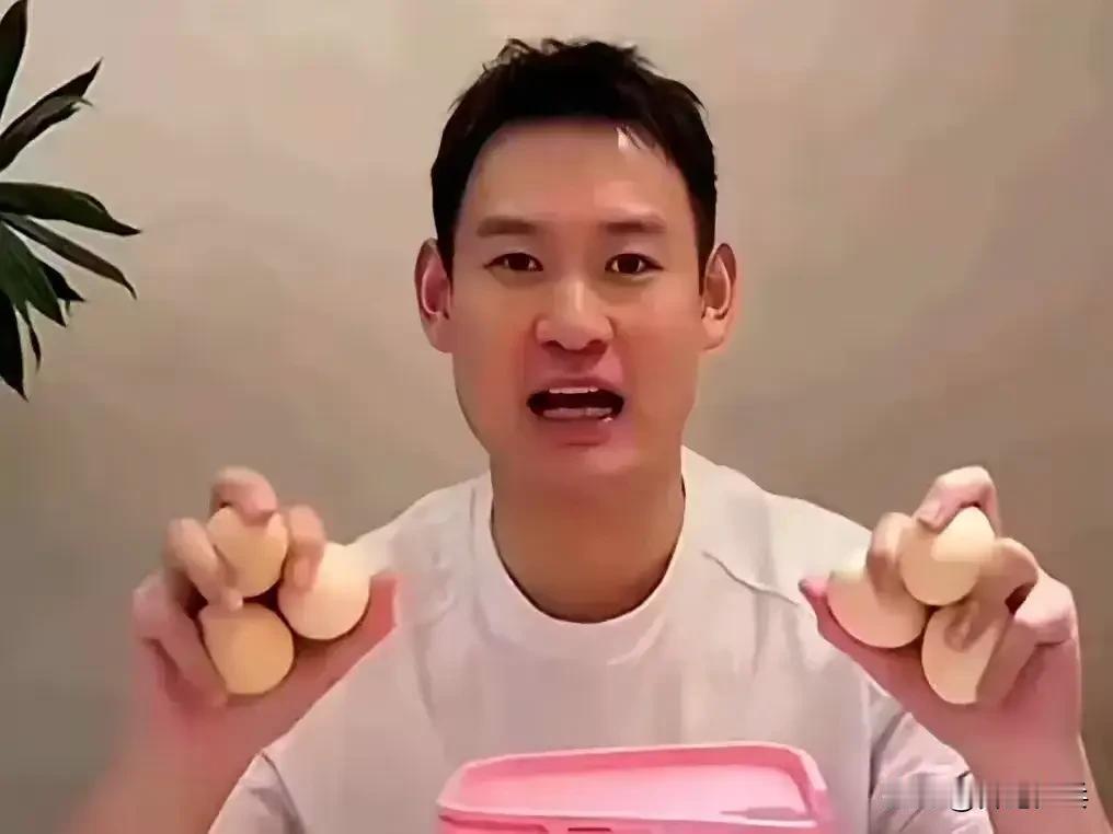 一手好牌被打的稀巴烂，一夜之间被网友举报，被合作社清空商品，粉丝嗖嗖的往下掉，就