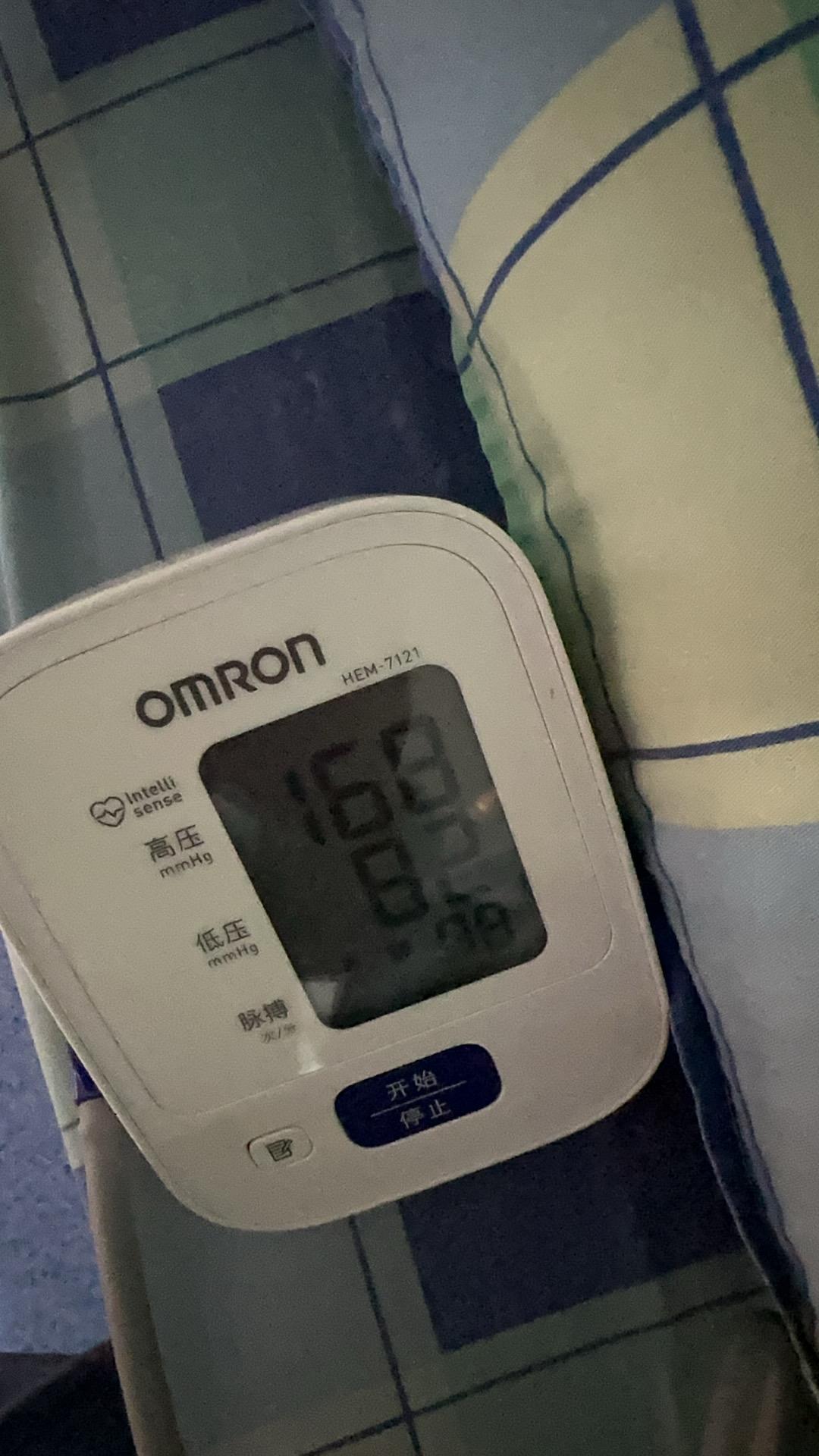 母亲最近几次做血液透析，总是开始半小时之内就掉血压了，从开始上机时的170多掉到