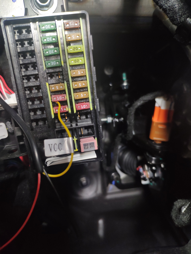 宋plusdmi顶配偷工减料保险盒盖宋plusdmi110顶配，多媒体经常死机