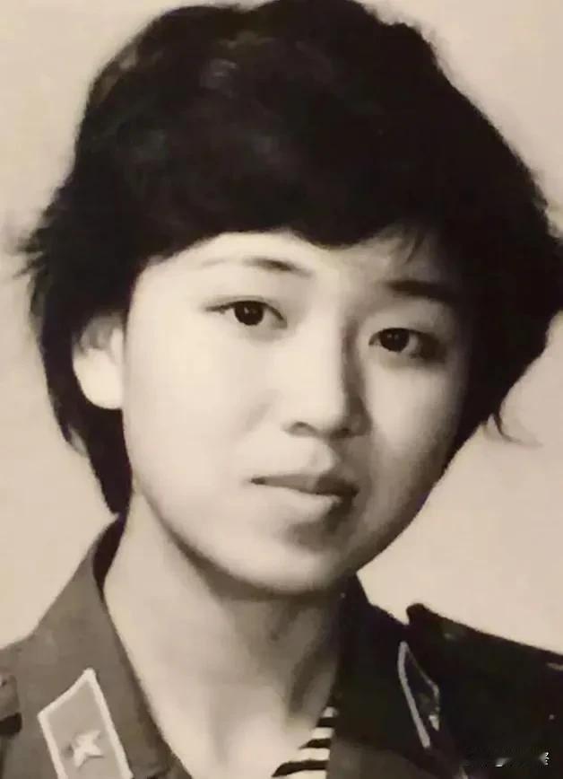 钟惠玲这位大理姑娘太让人敬佩了！1984年收复老山战中，18岁的她作为野战医疗