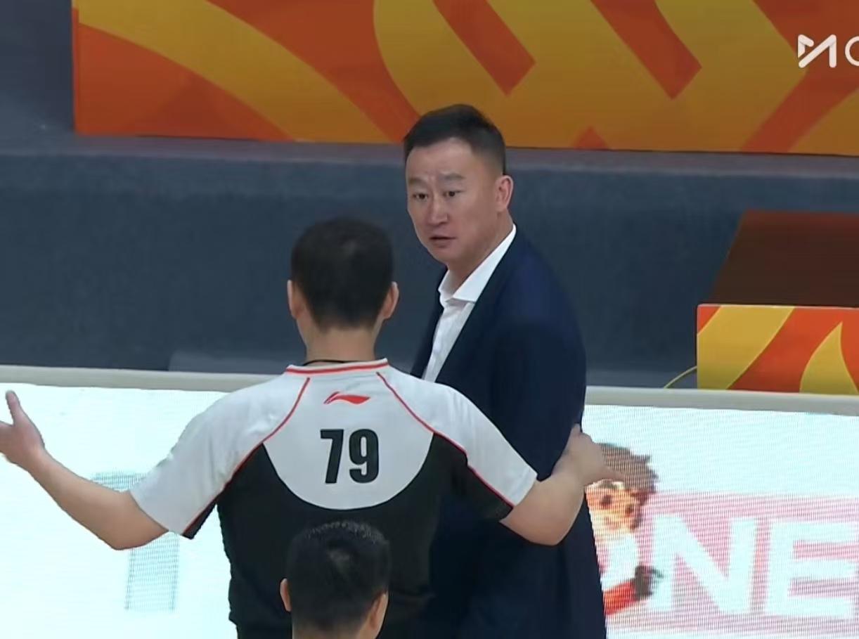 说实话，刘维伟太不应该了！打俱乐部杯居然连伤两员大将，最后一分半钟的错误换人让比