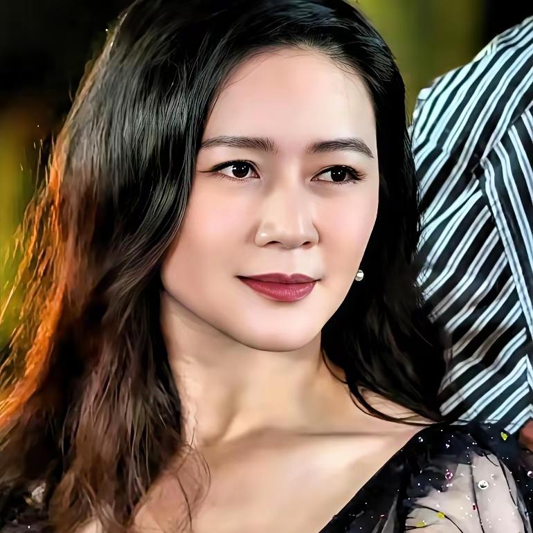 两部电影说黄就黄，备案撤了、钱要不回，仲裁都立案了。田海蓉这次没演角色，演的是自