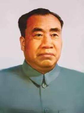 军中，曾经有个约定成俗的习惯，只要是朱老总一现身，无论是元帅，还是将军，必定起身