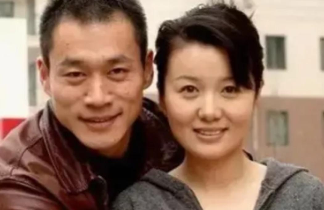 1999年，“武松”丁海峰拍完《水浒传》后，和“潘金莲”传出绯闻，回家跟老婆摊牌