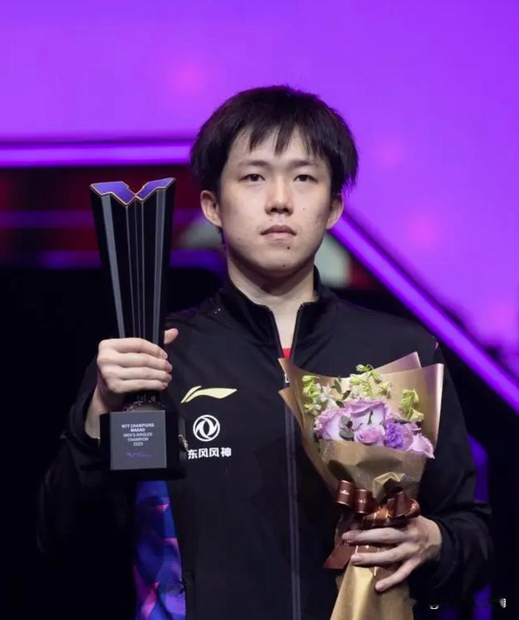 中国乒乓球我喜欢两个人，一是王楚钦，二是王曼昱。我喜欢王楚钦赛场上的霸气，威武