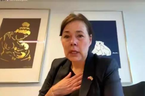 哭有何用？格陵兰岛外长体会了一把清末李鸿章的剧本！ 据说去了一趟白宫，提前一