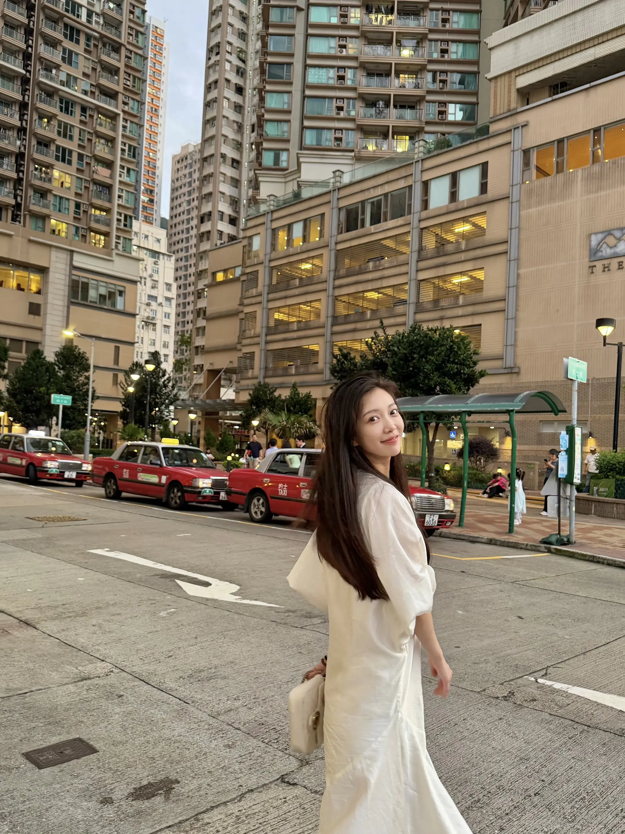 “我同你港，做人咧 最緊要就係開心”