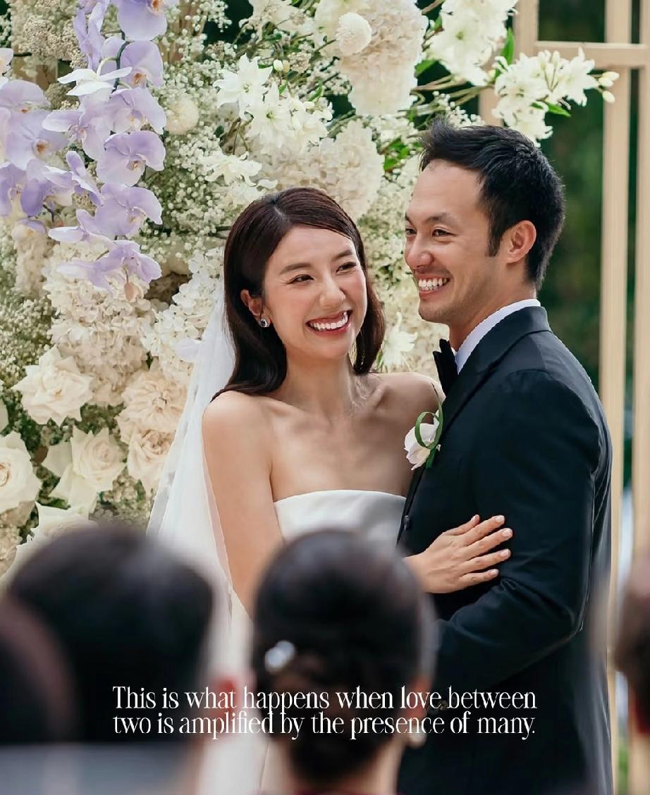 吴千语老公施伯雄的妹妹结婚了！3月22日，有网友晒出两张结婚照，称施伯雄妹妹施晓