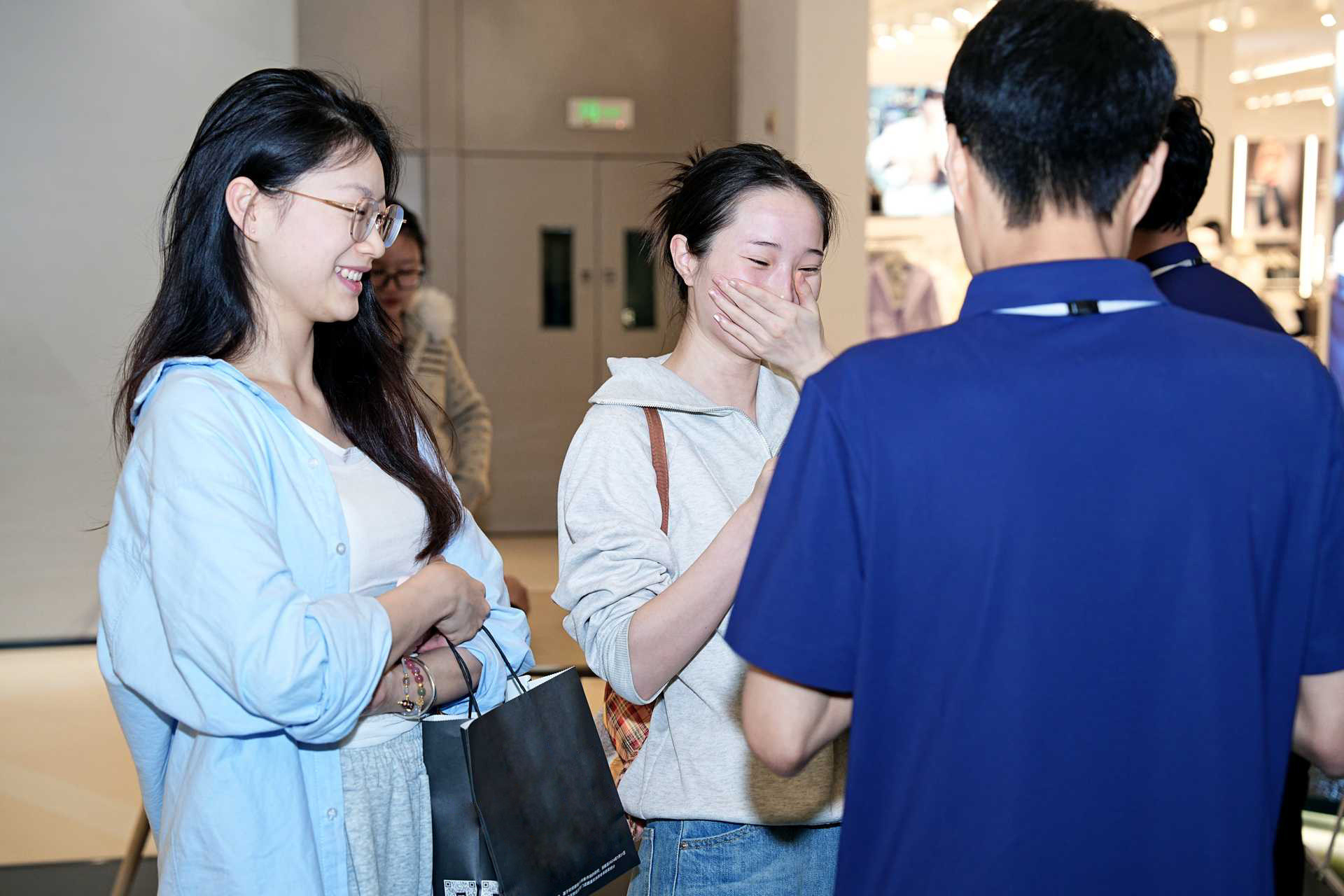 五一尚界门店客流爆棚五一小长假鸿蒙智行门店客流持续走高，尚界Z7、Z7T的火爆