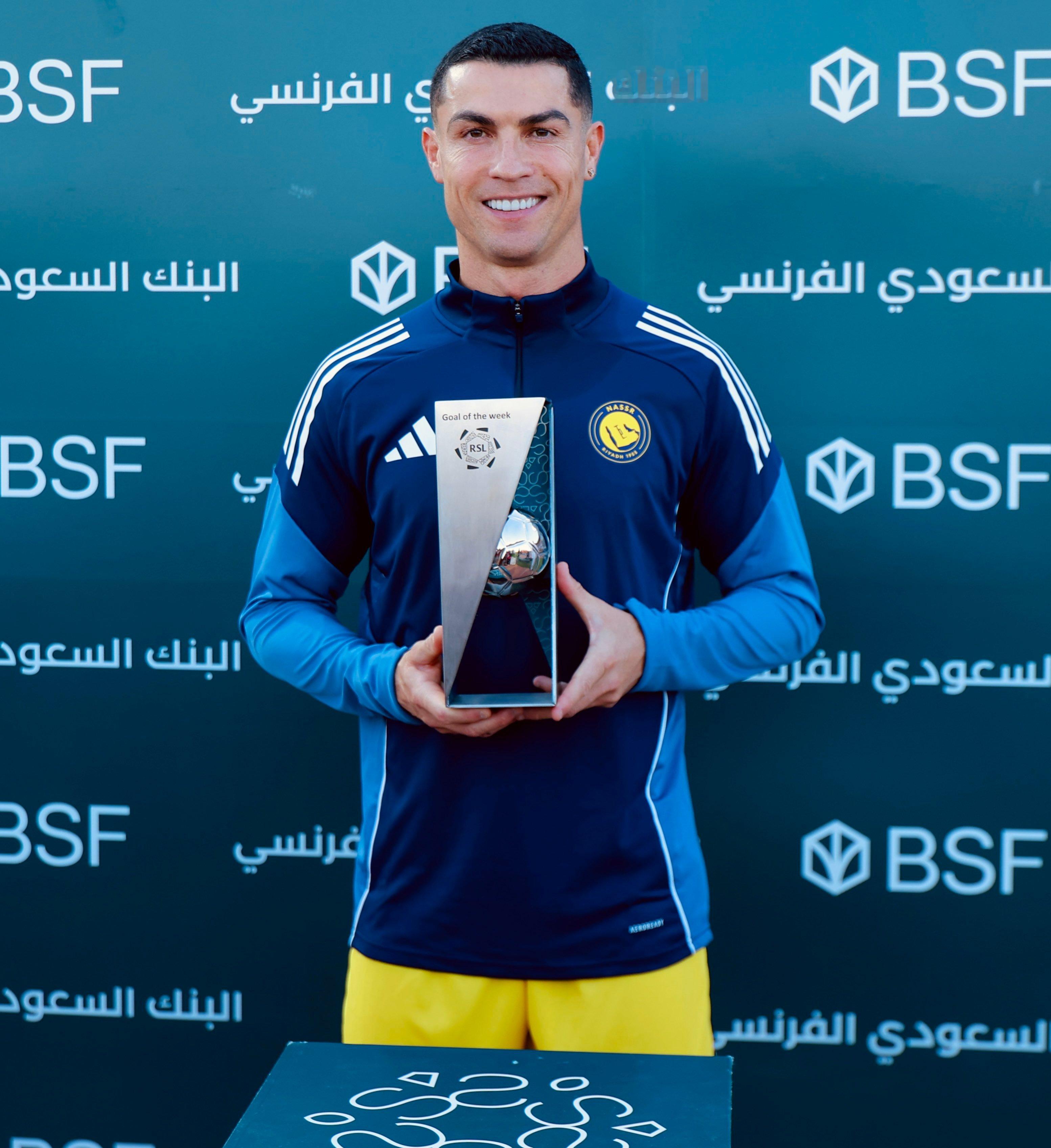 🚨足坛历史有且仅有两名球员做到职业生涯头球90+＆点球90+🇵🇹C罗：头球