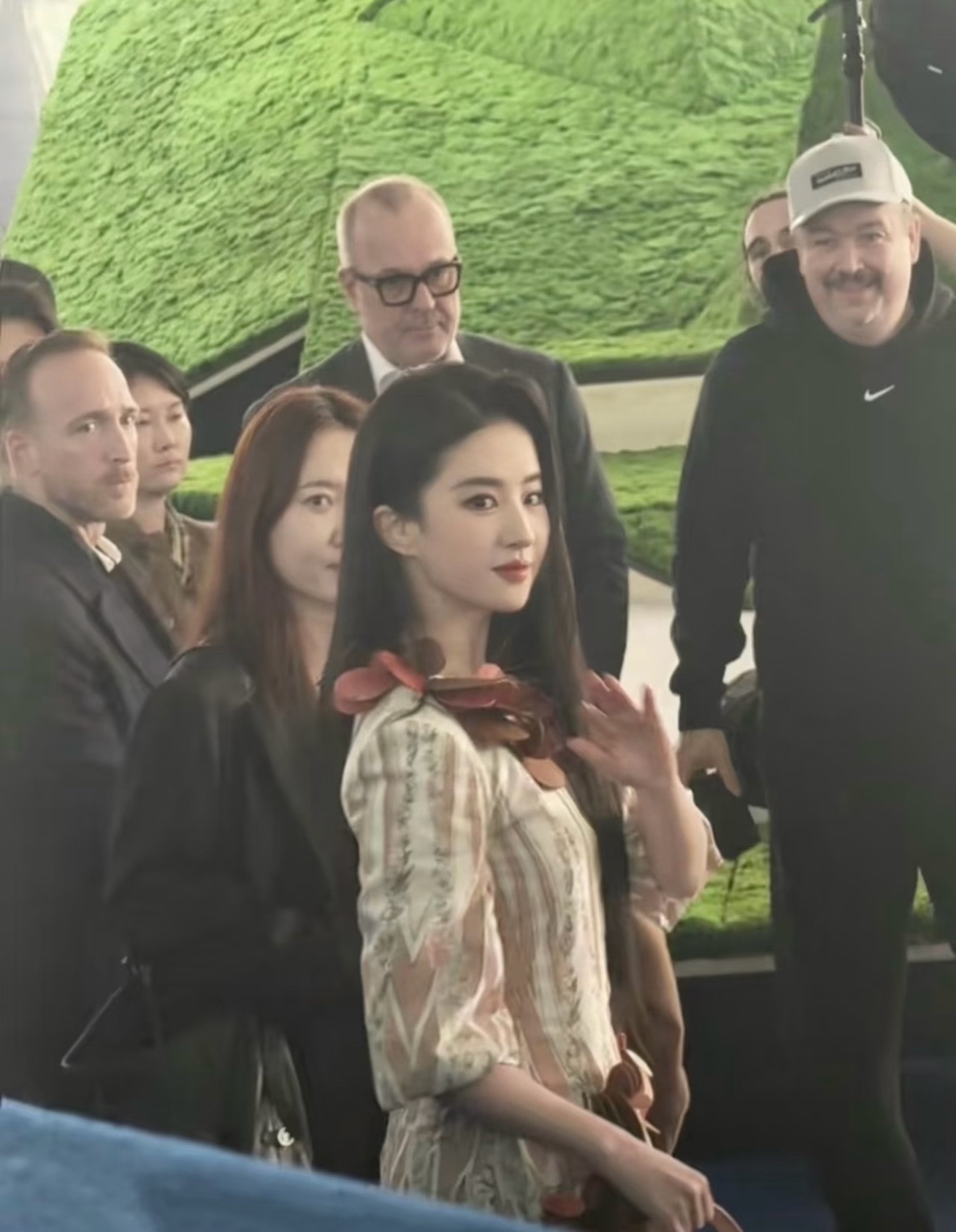最接近刘亦菲本人的照片，你们觉得是哪张，我菲线下真是大浓颜来的…