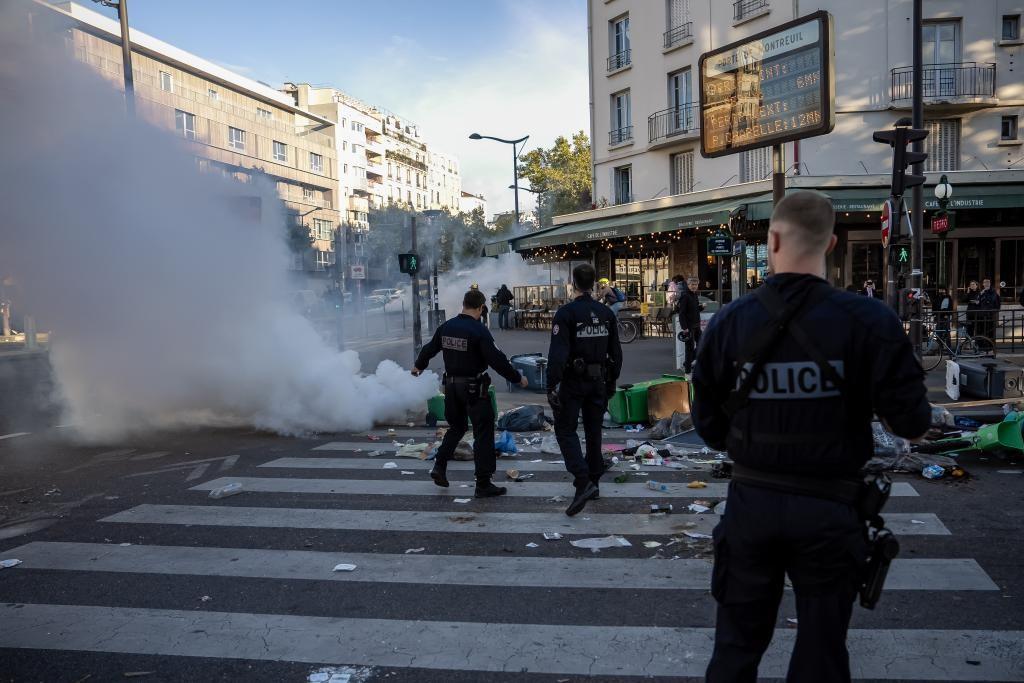🌞法国彻底乱套了！多地爆发大规模示威游行，法国到底发生了什么？（参考资