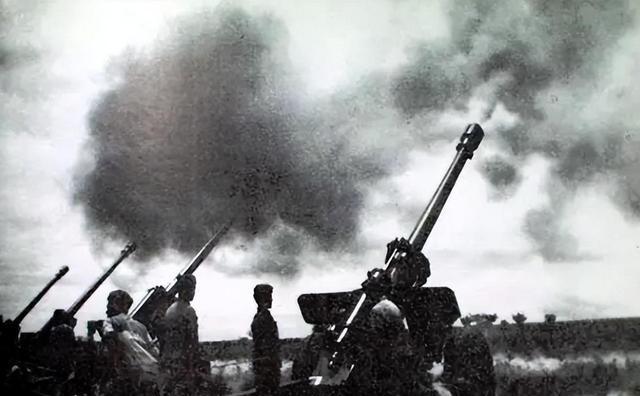 1958年，主席下令炮击金门，不小心炸死两个美国顾问，美国得知后率大军压境，指挥