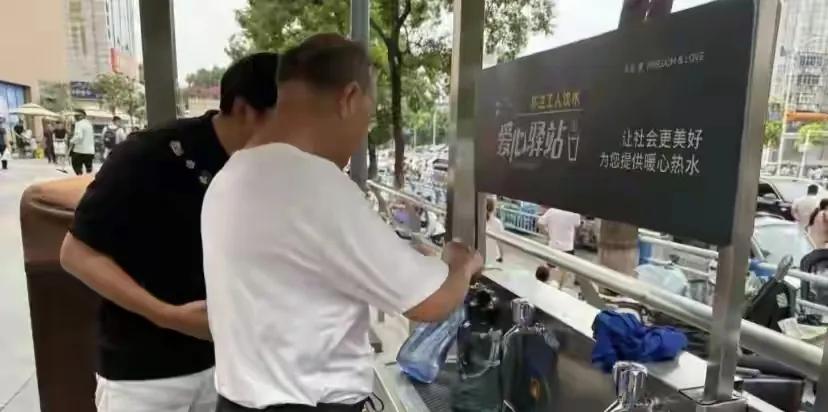 别考验人性，胖东来的想法很美好，薅羊毛的不文明行为却难以制止胖东来这回算是被逼
