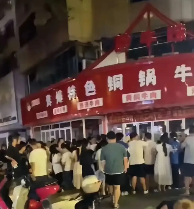 严惩“狗闹”已经刻不容缓！“狗闹”们已经在刻意撕裂社会，从金毛狗店内被打死一事，