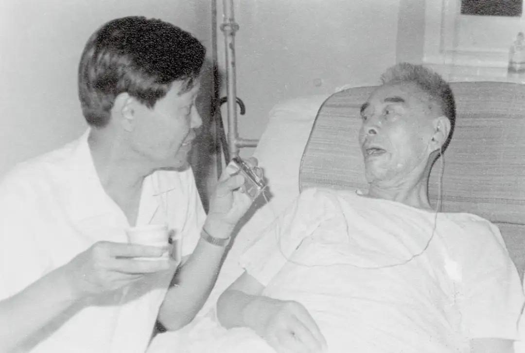 1971年夏天,杨振宁结束26年海外漂泊,借中美关系缓和之机回国“破冰”,首站赴