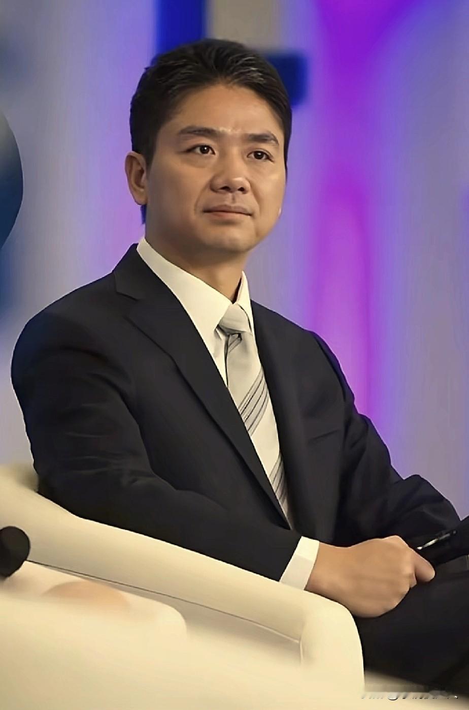 现在刘强东挺委屈的，除了巴黎仓库货物被偷，还有一个令他头疼的事，那就是