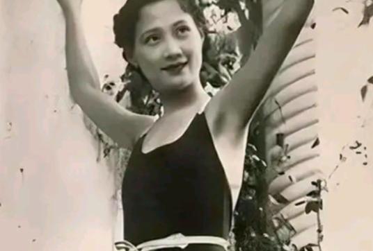 1941年，戴笠把他的秘书周志英抱到了床上，两人一番激情过后，周志英依偎在戴笠的