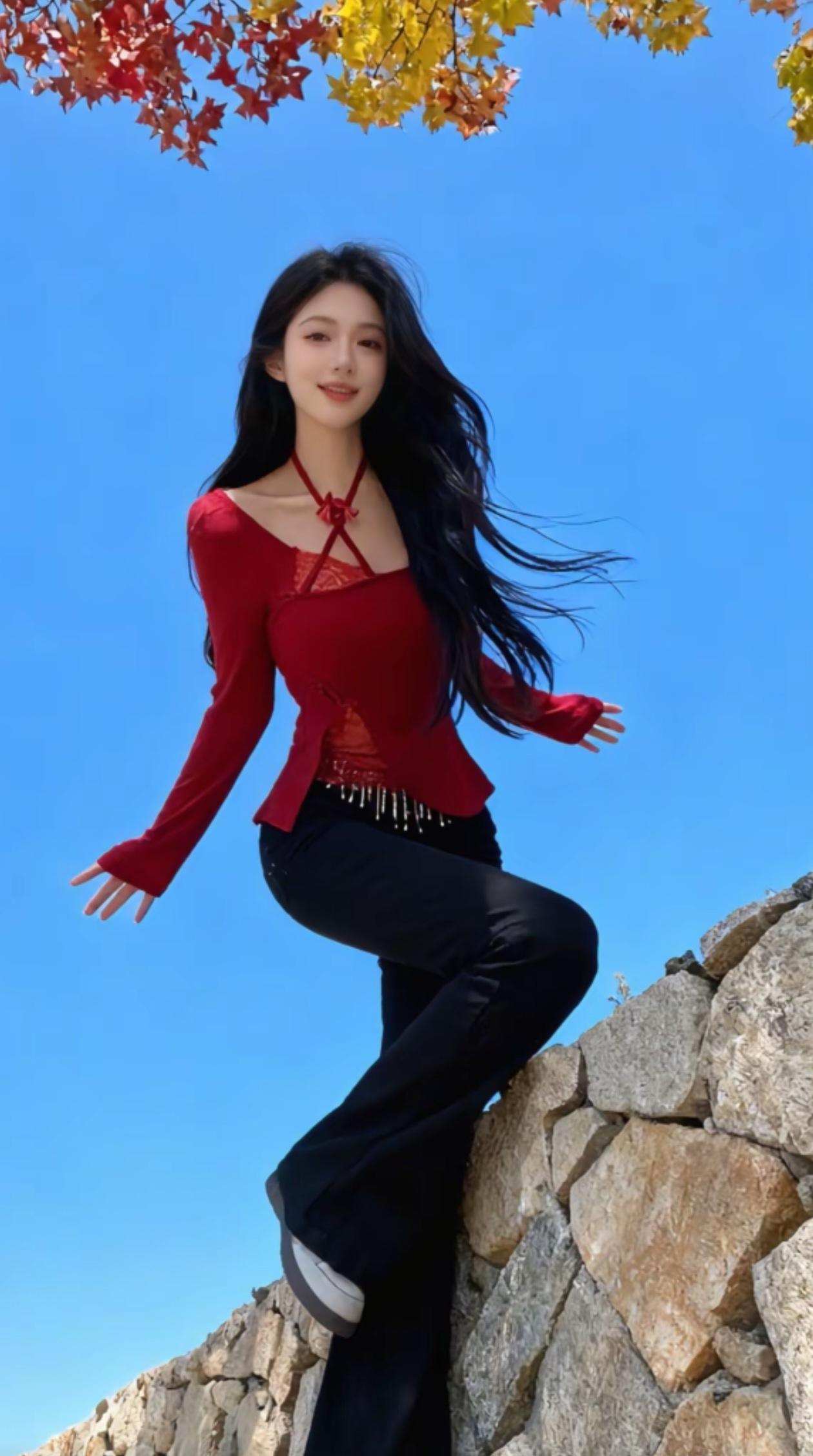 穿红上衣的女孩子真好看