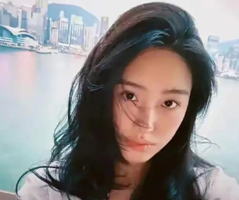 杨采钰目的性太强了，找第一个老公大她二十几岁，她不在乎，因为人家是大导演和制片人