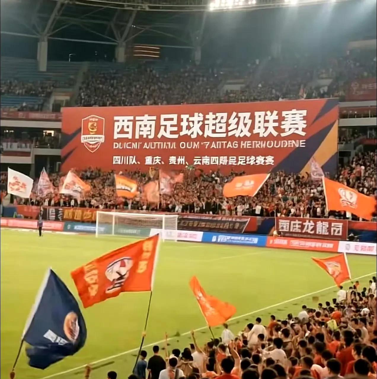 发现"苏超"身上是有一道“免死金牌”的！苏超火起来主要的原因是，让大家终于可以