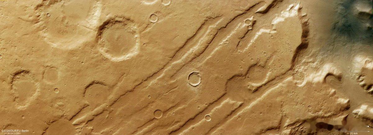 火星上发现冰川痕迹——距极点30°欧洲航天局“火星快车”号探测器拍摄的新图像揭示