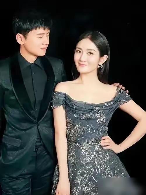 张杰估计也挺无奈的吧！一口气生了三个女儿，结果大女儿和三女儿，都完美继承了他的标