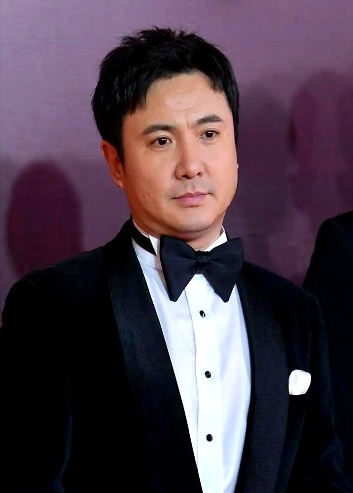 沈腾把400亿票房砸在桌上！吴京离他还差整整45亿！这次全靠《飞驰人生3》