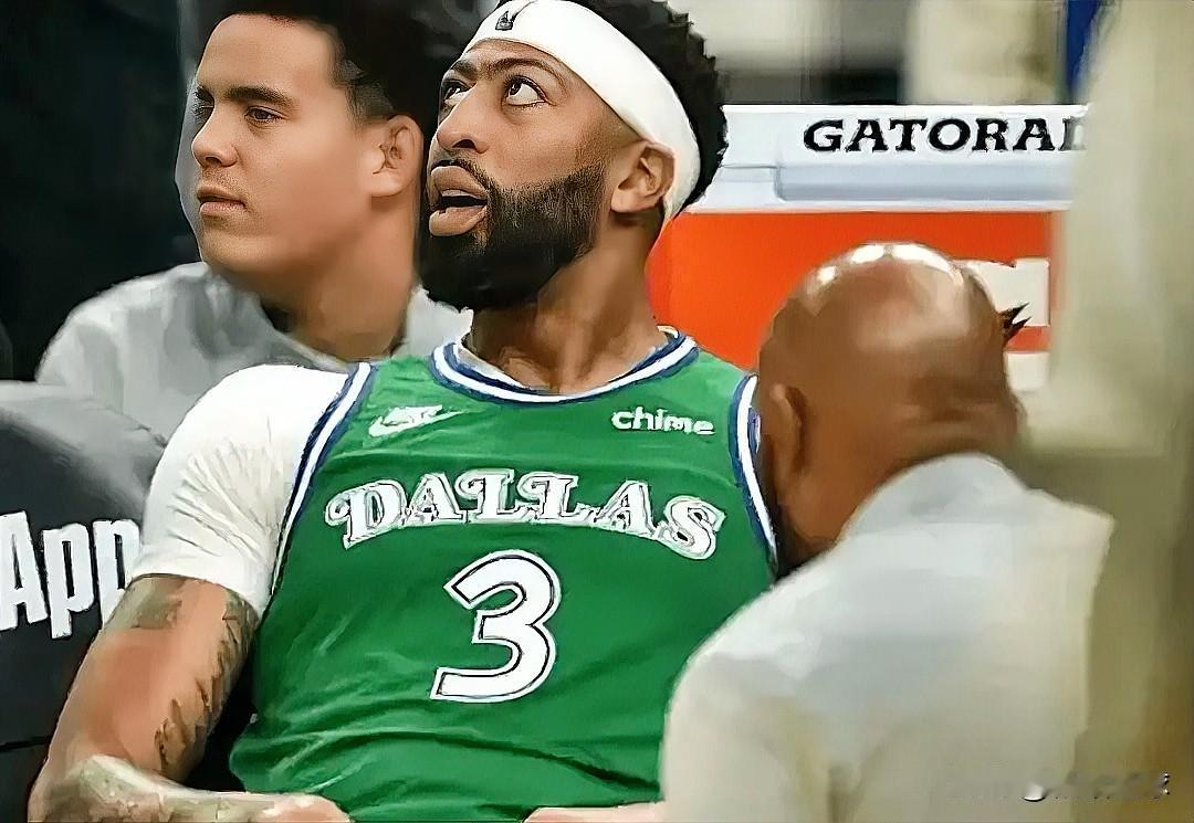 独行侠太难了，浓眉确认腹股沟拉伤！根据知名记者Shams的最新报道，浓眉的