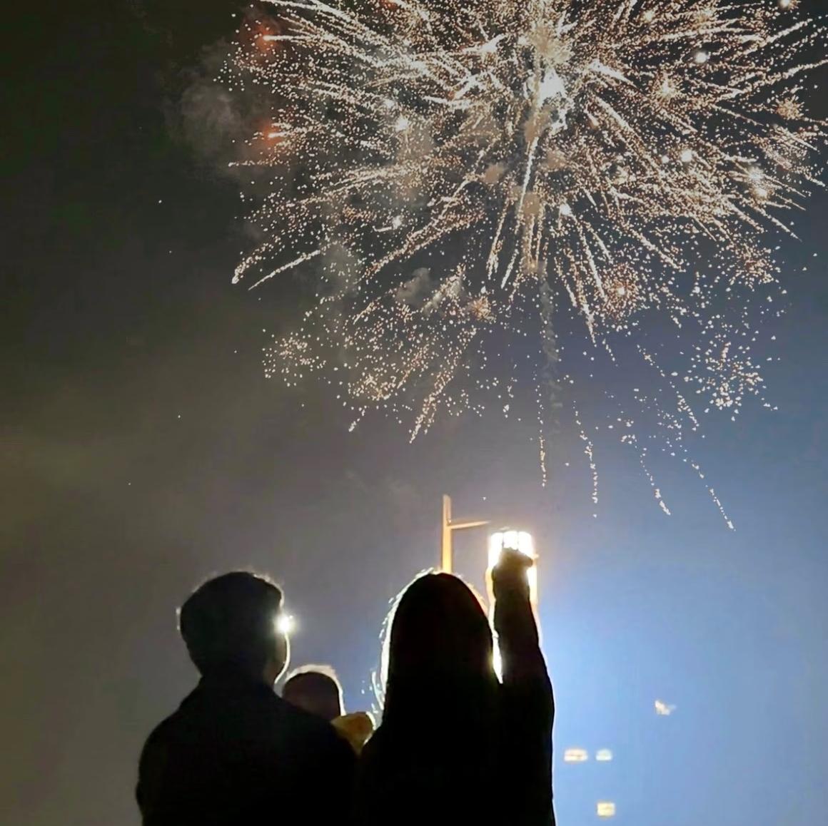 欠条变婚书！上海女子欠同乡9万无力偿还，索性以身相许，男方想了想自己也单着，竟真