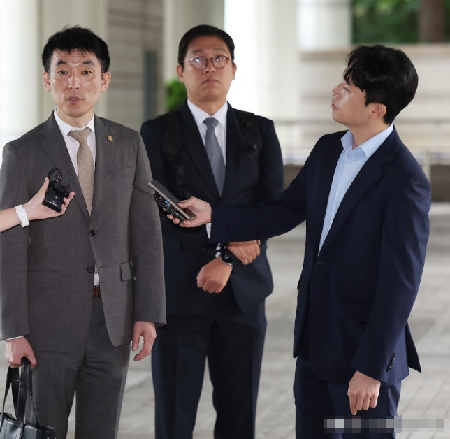 29日韩国尹前总统辩护律师团称，从保障嫌疑人权益与切实辩护权角度看已正式向特别