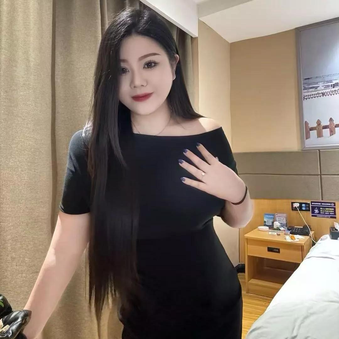 黑裙优雅少女，优雅自拍，美不胜收黑衣少女自拍黑裙娇羞照黑裙拍照黑裙拍照姿势