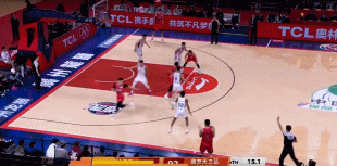 郭艾伦摁下徐昕头