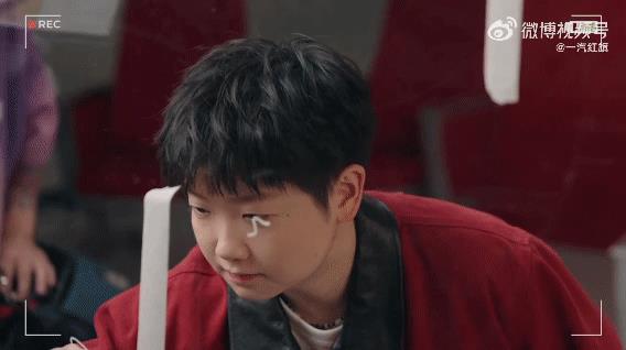 红旗终于有代言人专门为自家拍的照片和视频了。但是我不明白是，好不容易莎莎有时间了