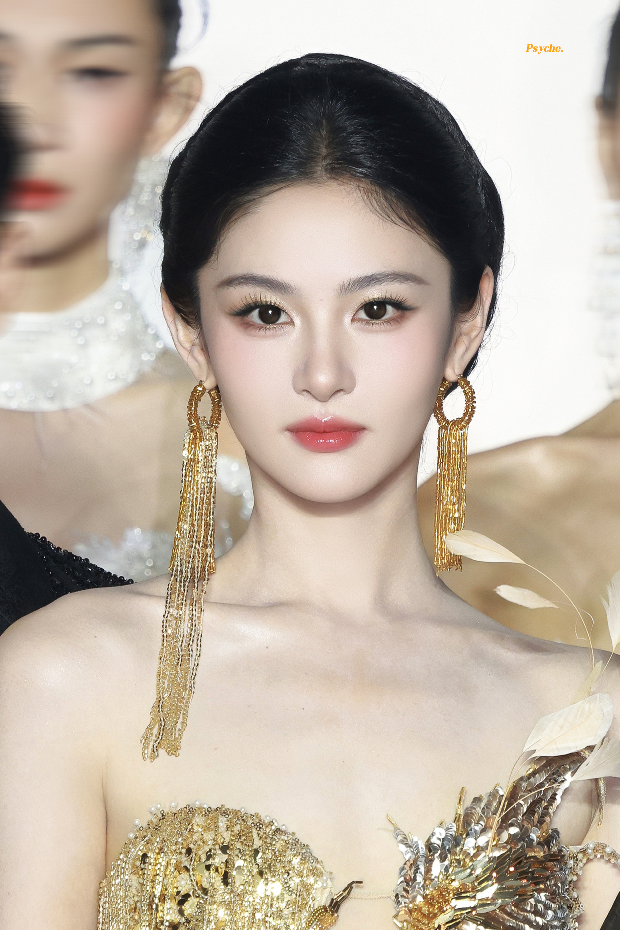 赵晴怎么美成这样了赵晴美成啥了都😖鎏金流苏长裙矜贵又有灵韵此女的