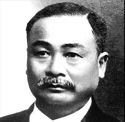 1912年，詹天佑修铁路时月薪1000两银子，按现在的物价算大概21万，养10个