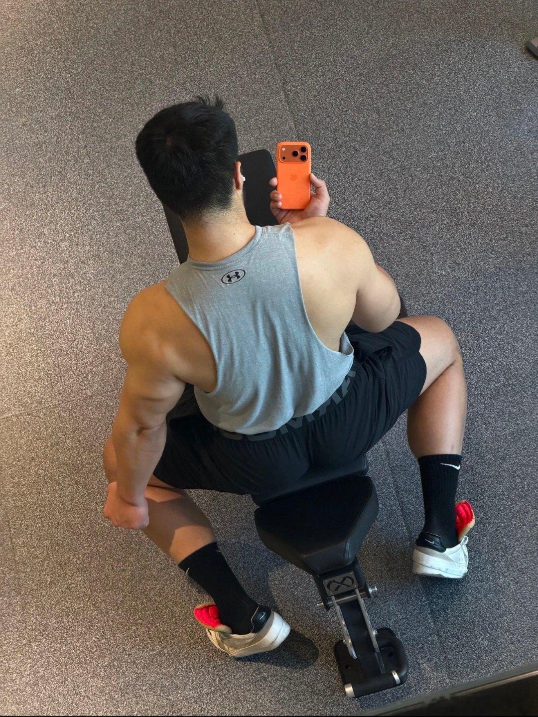 强壮肌肉男安全感满满的体育生