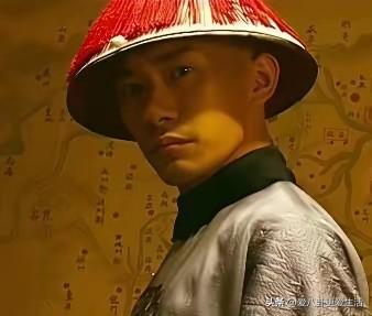 易烊千玺又去演康熙了。作为业界公认的，唯一能够扛得住大银幕考验的年轻男明星，易
