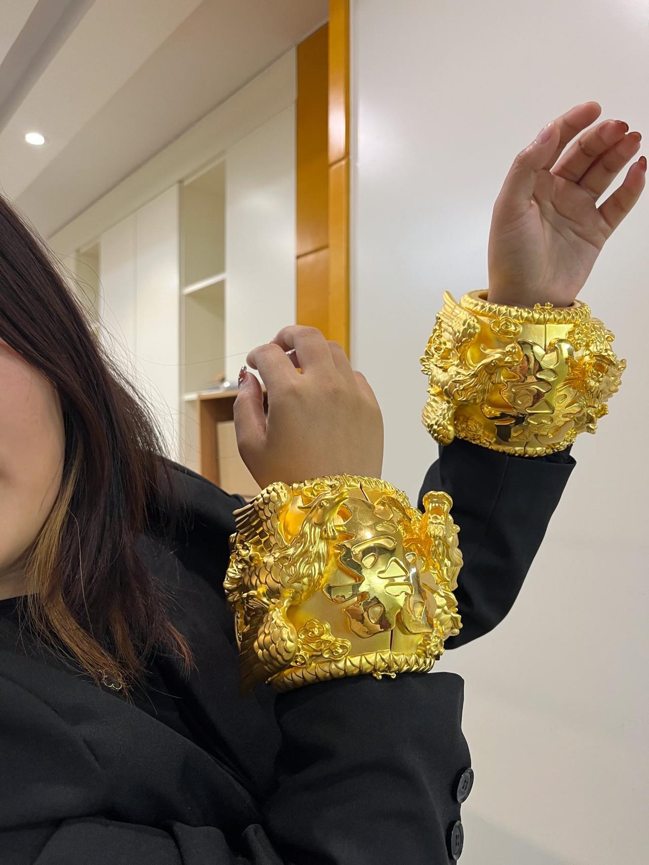 昨天买黄金的人，现在估计嘴都要笑歪了吧，4月30日，金价直接从995一路冲