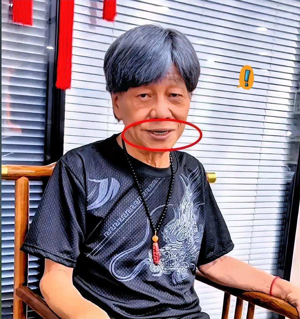 梁小龙去世，这事其实早有预兆！因为梁小龙的关门弟子曾经爆料，他在生活上有三大