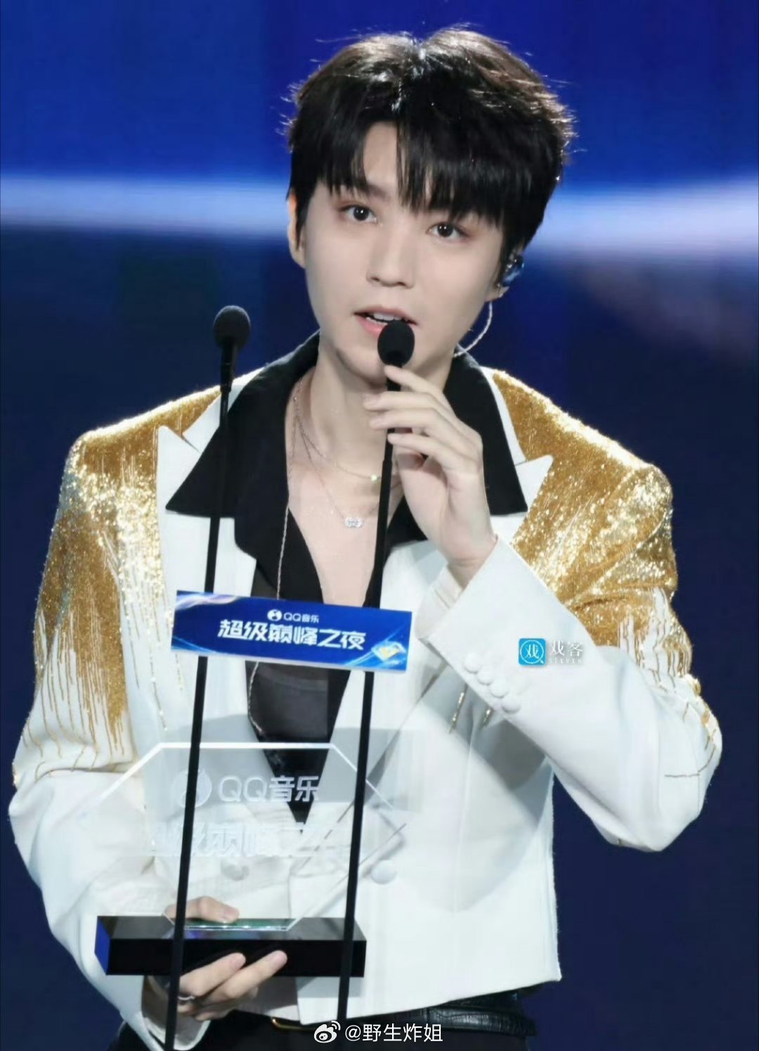 王俊凯、丁禹兮昨晚领奖同一品牌生图🈶王俊凯丁禹兮领奖生图