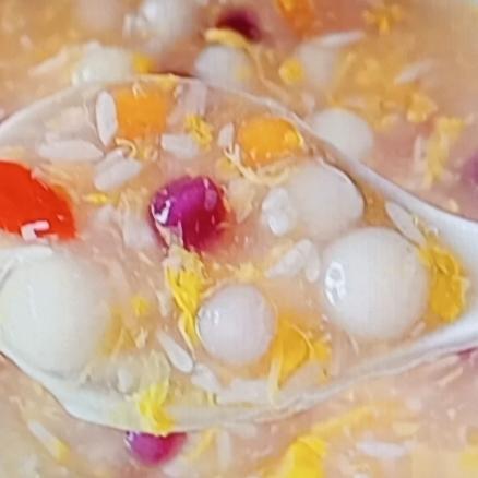 早餐确实是养人的黄金期，比起馒头稀饭，选这三样能让人气色好精神佳。首先是鸡蛋，它