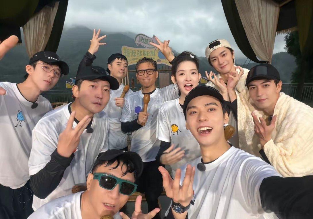 9月14日，业内谈《地球超新鲜2》成绩严重不达标，明年如果要开第3季得换人！刘宇