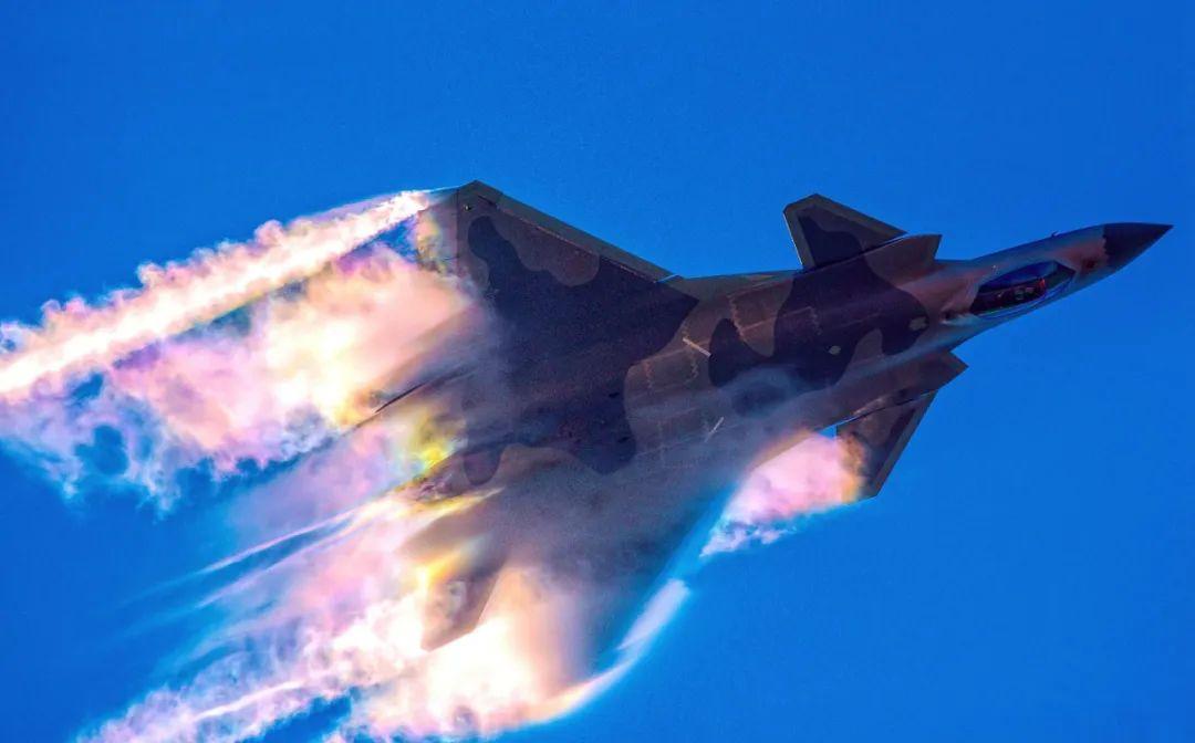F22明明那么强，美国为什么不卖？其实说白了，就算美国敢卖F22，也没有国家愿意