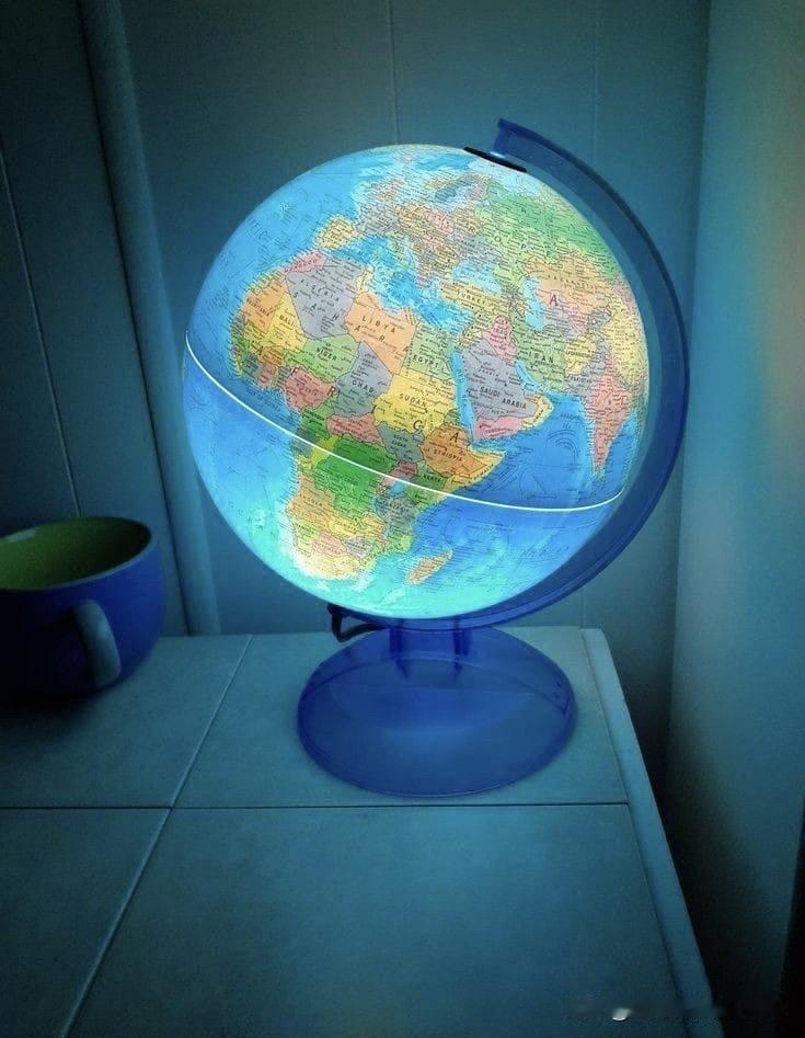 人年龄大了养老，要么靠钱，要么靠孝顺，没钱、娃又不孝顺的，日子就很惨了。彭叔见