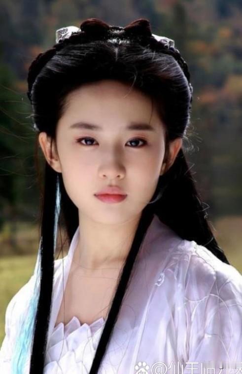 小龙女打得过黄蓉吗？当然打不过。不少人以重阳宫大战为据，认为小龙女已达五绝水