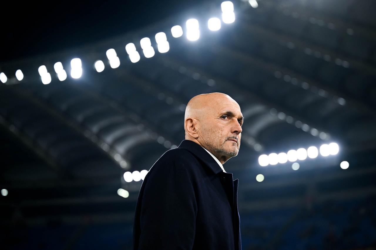 斯帕莱蒂的新合同条款取决于本赛季的最终成绩。（进不进前四都续）如果尤文图斯获